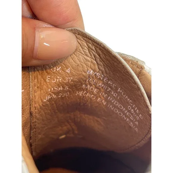 Lacoste Mystere Punched Sneakers Rainbow Straps White Leather Womens Sz. 6 - Picture 8 of 8